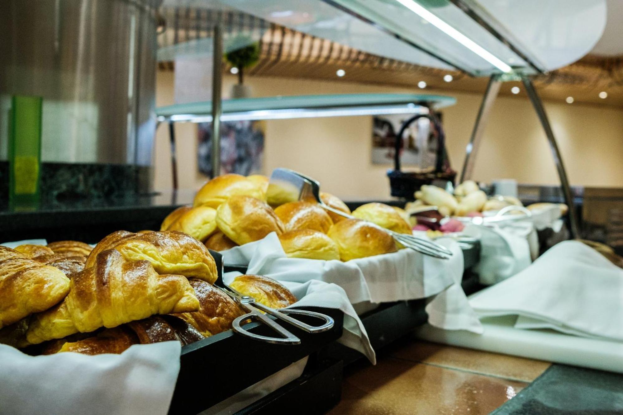 Lisbon-continental By Ihg Lizbona